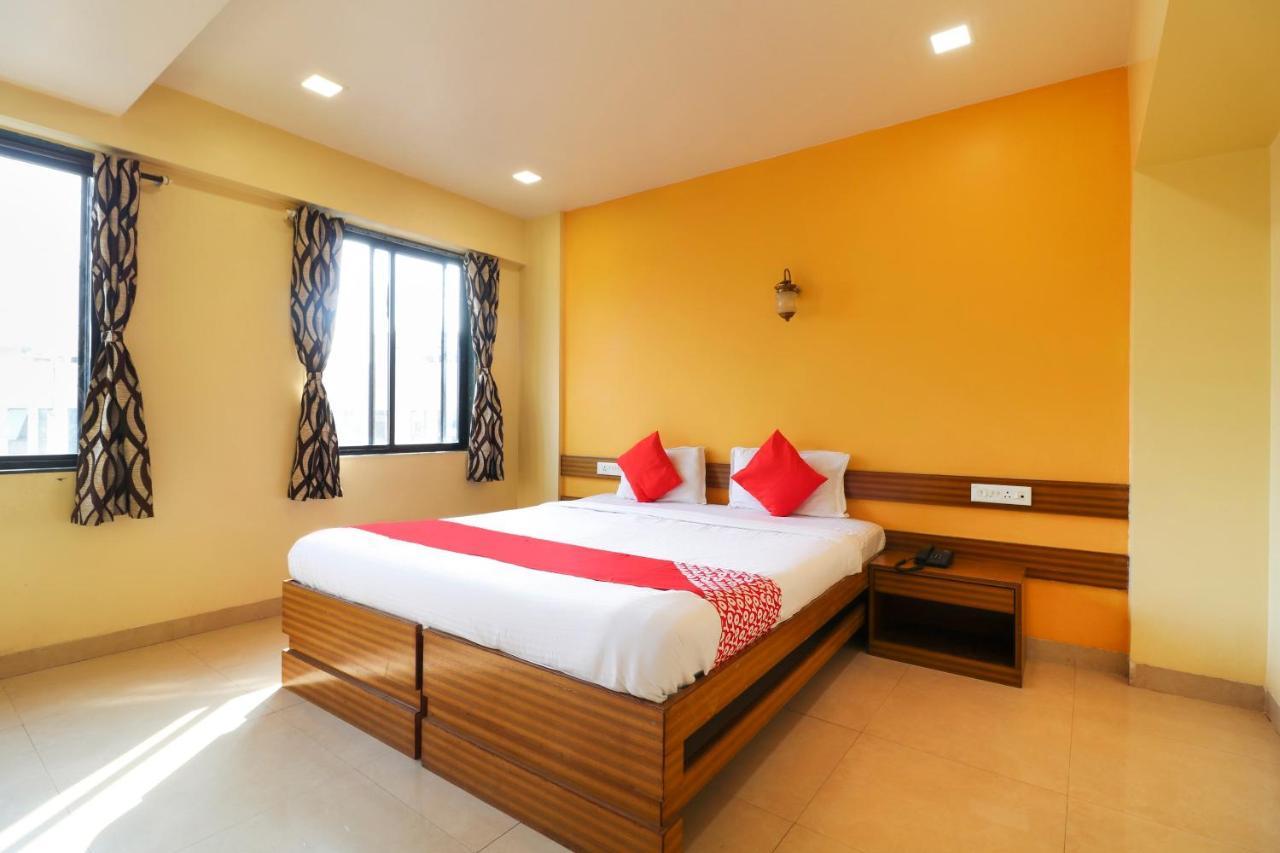 Oyo 10679 Hotel Nanashree Executive Vagholi Exterior foto