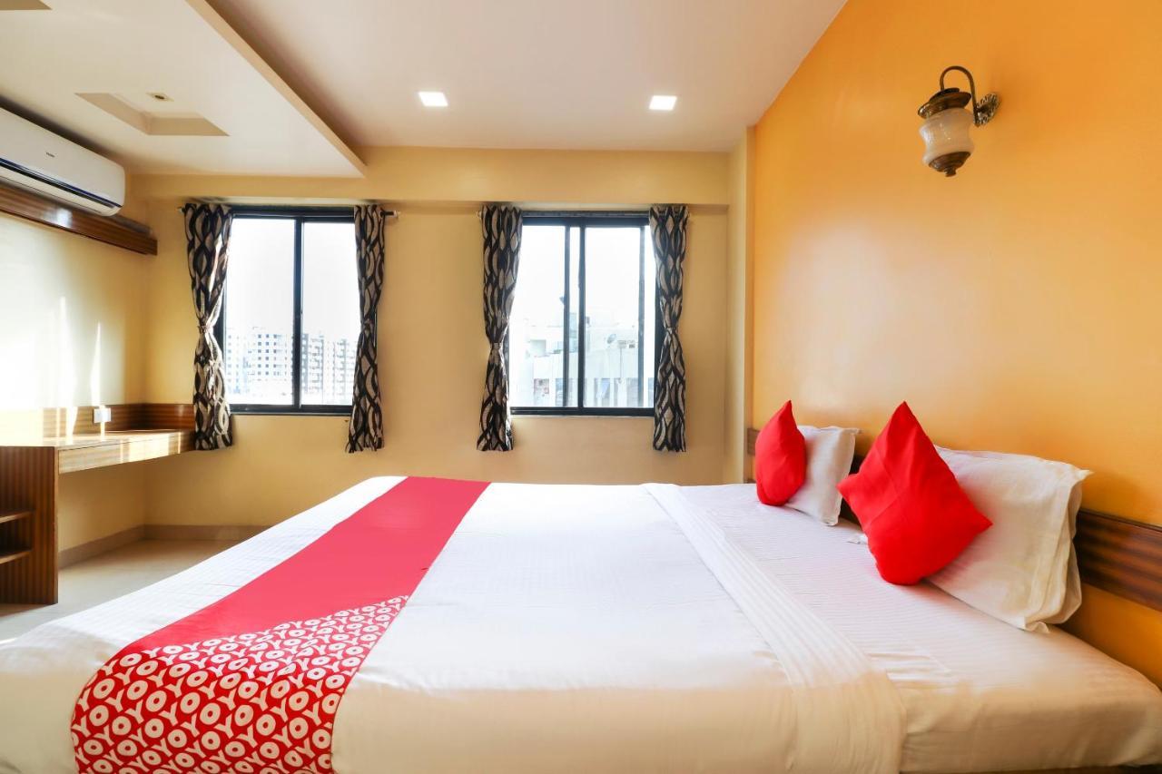 Oyo 10679 Hotel Nanashree Executive Vagholi Exterior foto
